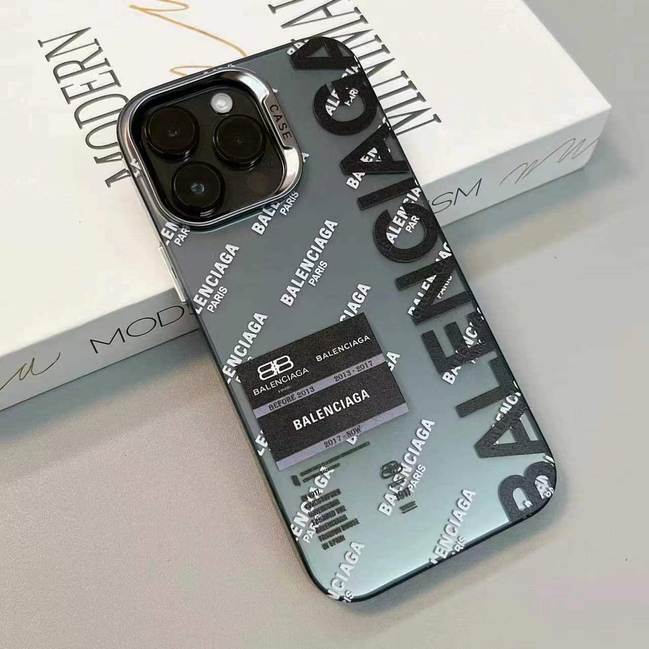 Minimalistinis „Checkmark iPhone“ dėklas - aptakus ir ikoniškas