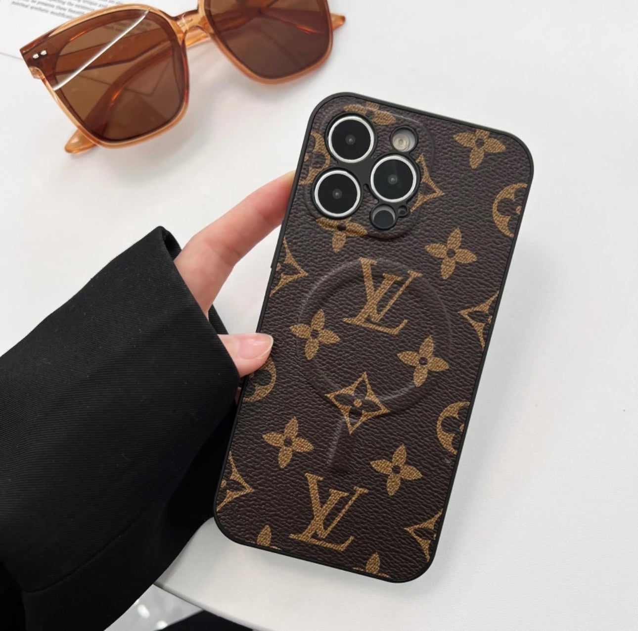 Ny LV Shine x Mono iPhone -saken (magnetisk attraksjon)