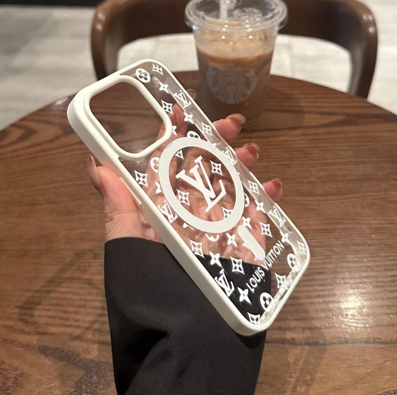 New LV Shine X Mono iPhone 케이스 (자기 인력)