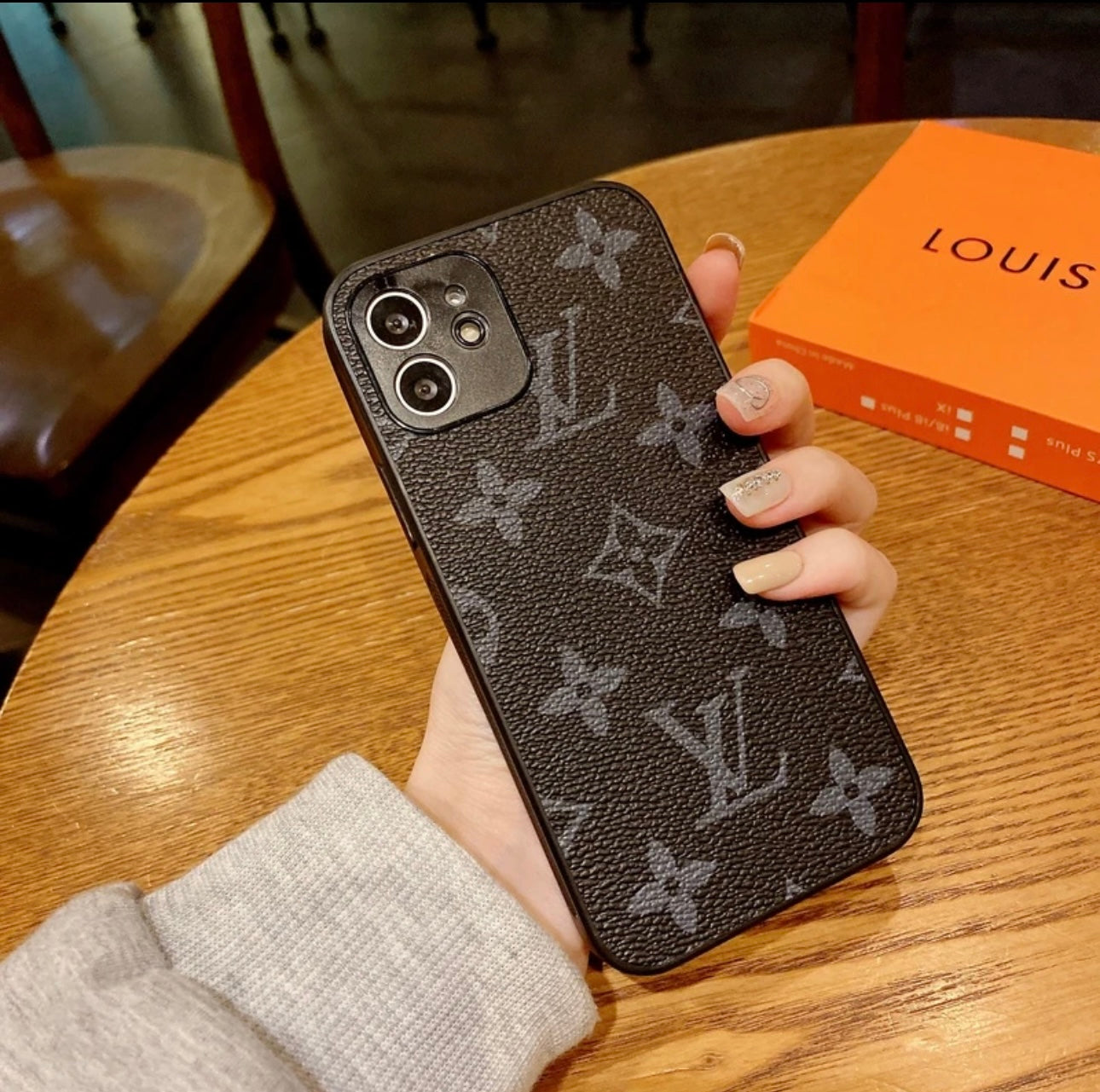 새로운 LV Shine X Mono iPhone 케이스 (상자 포함)