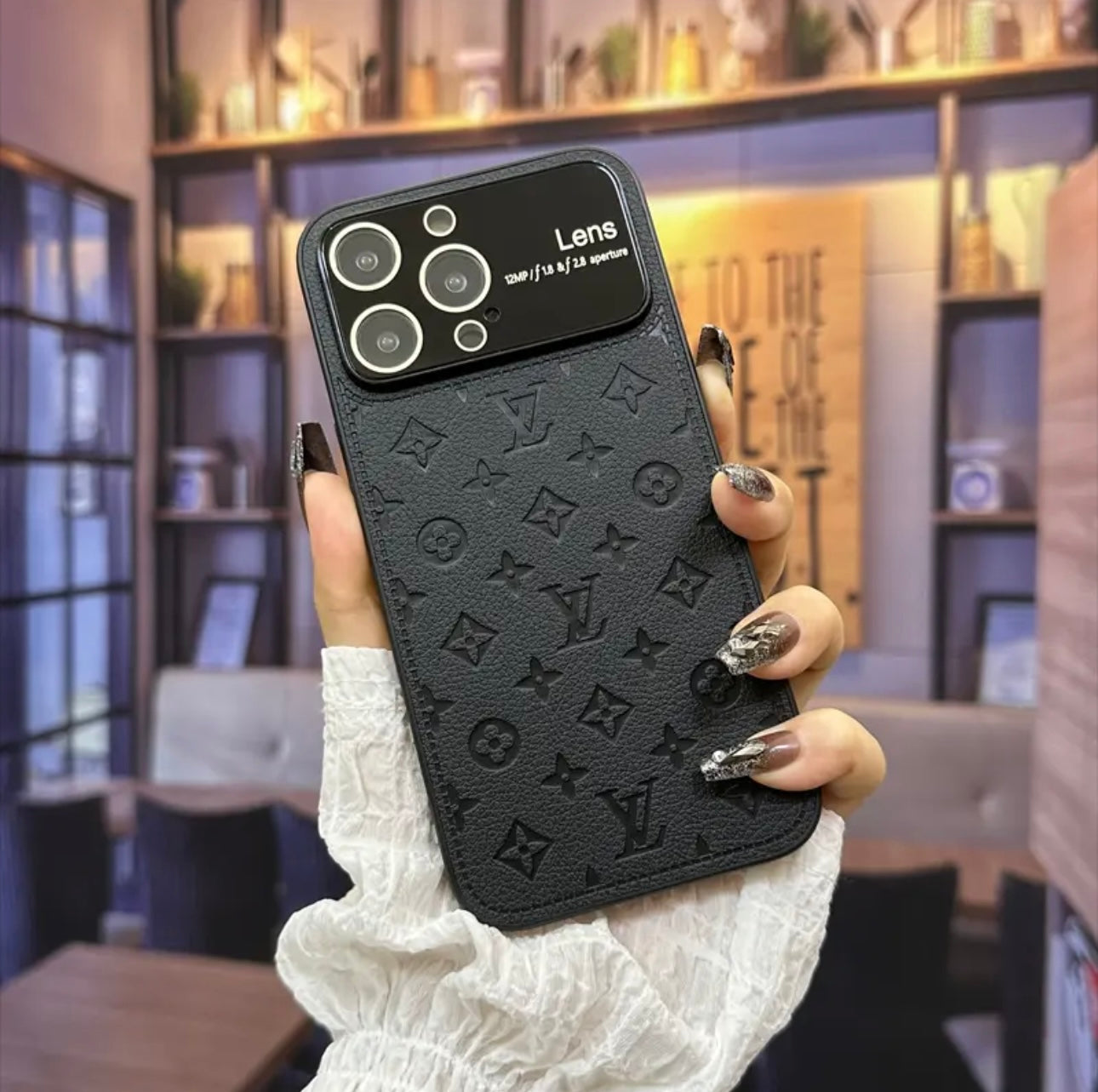 Nieuwe LV Shine x Mono iPhone -hoes